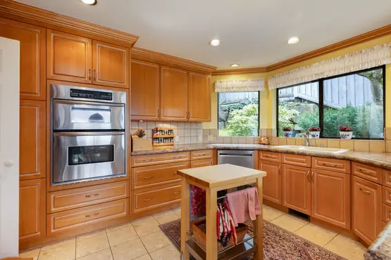 5180 Meadfeild Road, West Vancouver For Sale - image 4