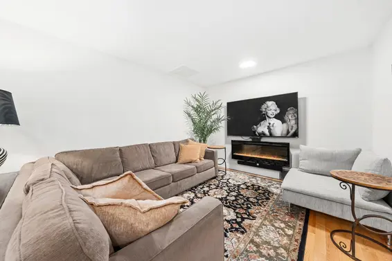 1216 Plateau Drive, North Vancouver For Sale - image 18