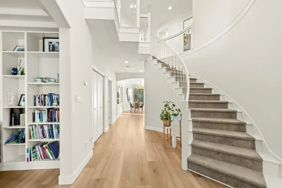 1725 Orkney Place, North Vancouver For Sale - image 3