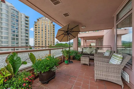 402 2271 Bellevue Avenue, West Vancouver For Sale - image 2