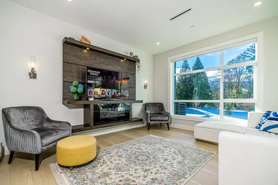 8 933 Premier Street, North Vancouver For Sale - image 2