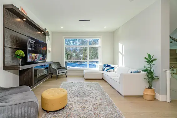 8 933 Premier Street, North Vancouver For Sale - image 3