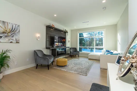 8 933 Premier Street, North Vancouver For Sale - image 4