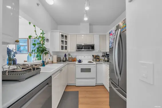 802 160 West Keith Road, North Vancouver For Sale - image 3