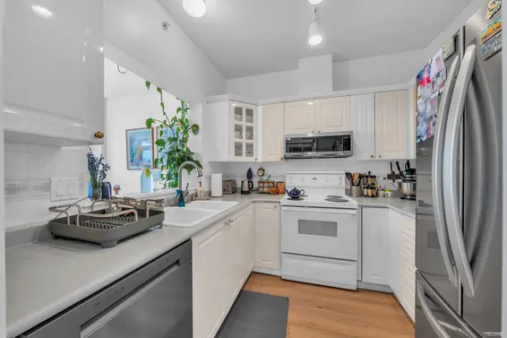 802 160 West Keith Road, North Vancouver For Sale - image 4
