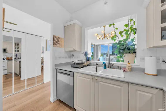 802 160 West Keith Road, North Vancouver For Sale - image 6