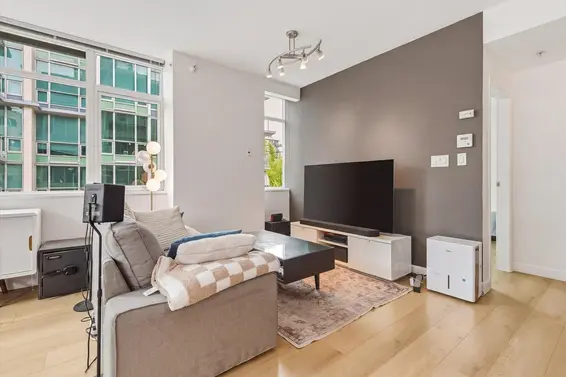 303 100 East Esplanade, North Vancouver For Sale - image 3