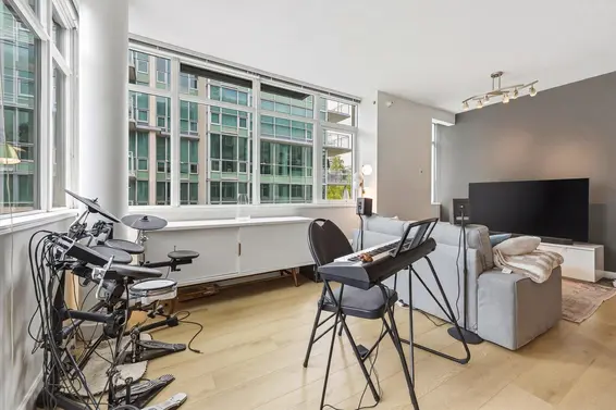 303 100 East Esplanade, North Vancouver For Sale - image 4