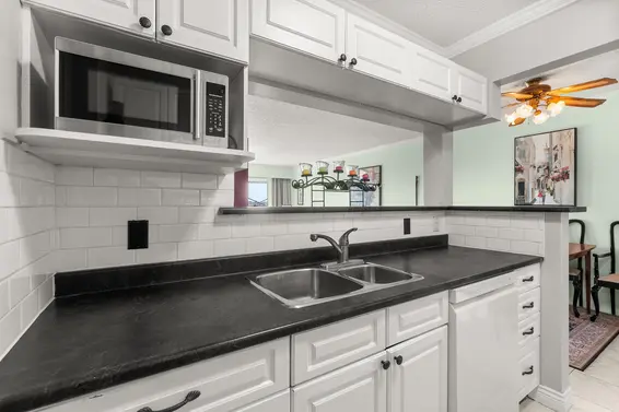 305 236 West 2nd Street, North Vancouver For Sale - image 4