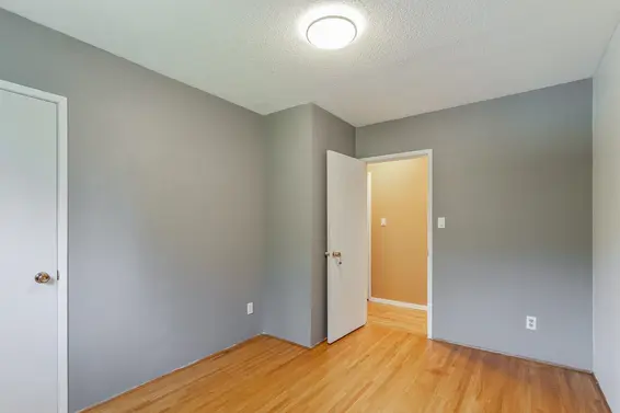 2370 Mountain Highway, North Vancouver For Sale - image 11