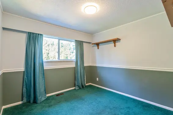 2370 Mountain Highway, North Vancouver For Sale - image 13