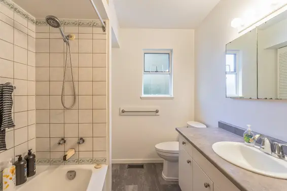 2370 Mountain Highway, North Vancouver For Sale - image 14