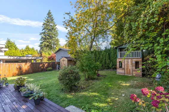 2370 Mountain Highway, North Vancouver For Sale - image 25