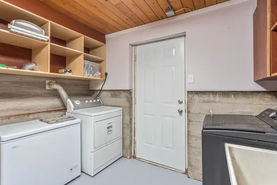 2370 Mountain Highway, North Vancouver For Sale - image 28