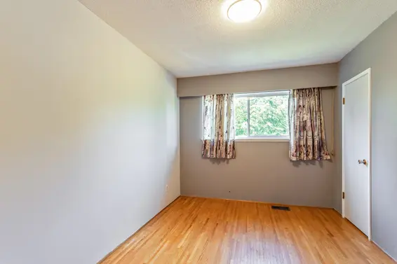 2370 Mountain Highway, North Vancouver For Sale - image 31