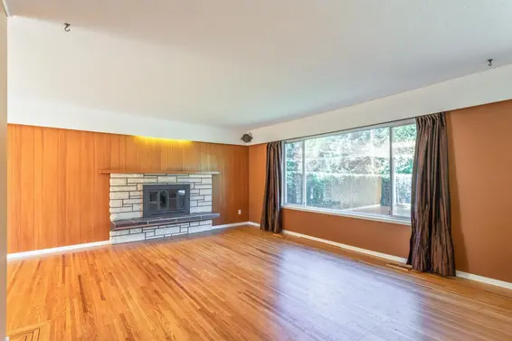 2370 Mountain Highway, North Vancouver For Sale - image 35