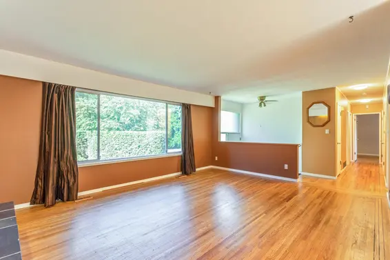 2370 Mountain Highway, North Vancouver For Sale - image 36