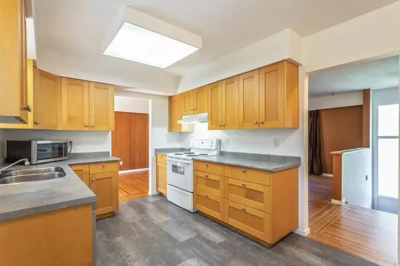 2370 Mountain Highway, North Vancouver For Sale - image 6