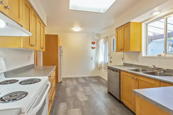 2370 Mountain Highway, North Vancouver For Sale - image 7