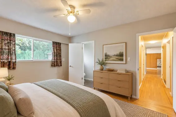 2370 Mountain Highway, North Vancouver For Sale - image 9