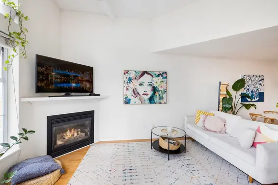 404 137 East 1st Street, North Vancouver For Sale - image 2