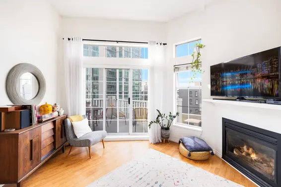 404 137 East 1st Street, North Vancouver For Sale - image 3