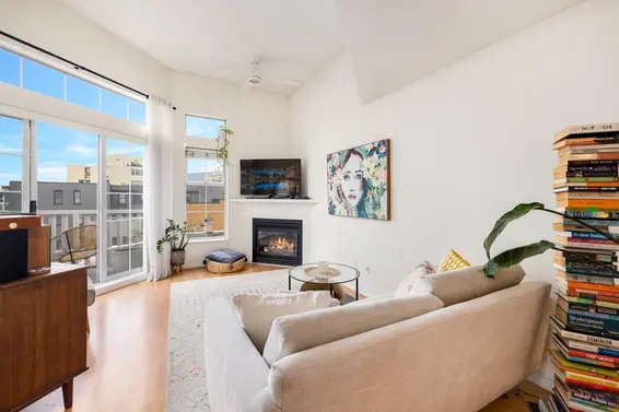 404 137 East 1st Street, North Vancouver For Sale - image 4
