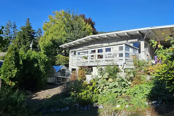 803 Crystal Court, North Vancouver