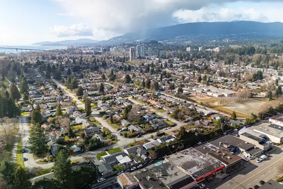 1202 Pinewood Crescent, North Vancouver For Sale - image 10