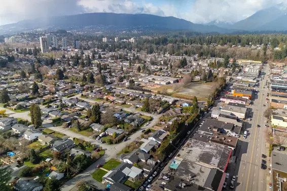 1202 Pinewood Crescent, North Vancouver For Sale - image 11