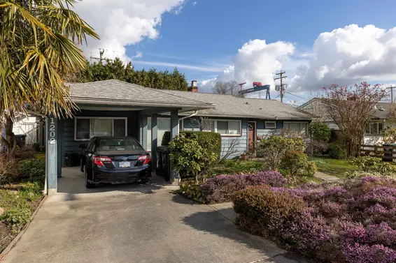1202 Pinewood Crescent, North Vancouver For Sale - image 15