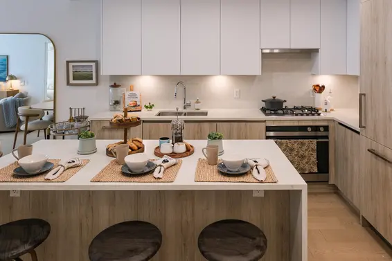 307 423 6th Street, West Vancouver For Sale - image 3