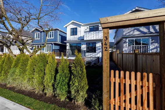 342 East 17th Street, North Vancouver