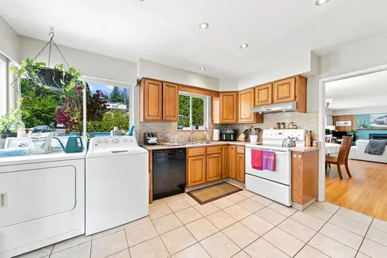 1033 Clements Avenue, North Vancouver For Sale - image 10