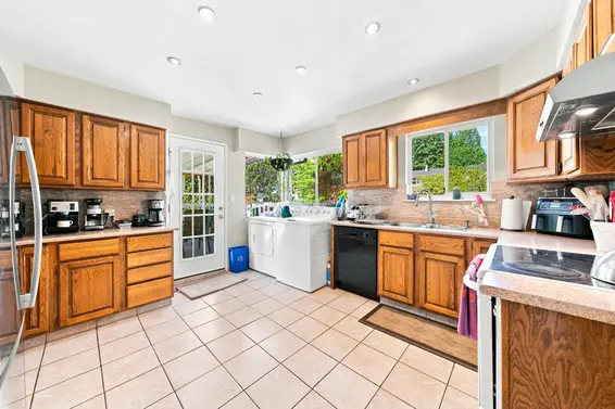 1033 Clements Avenue, North Vancouver For Sale - image 11