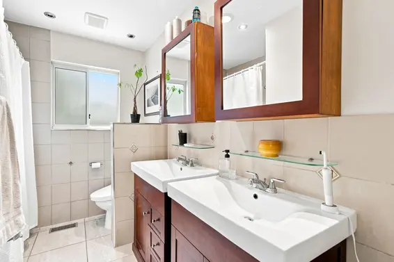 1033 Clements Avenue, North Vancouver For Sale - image 17