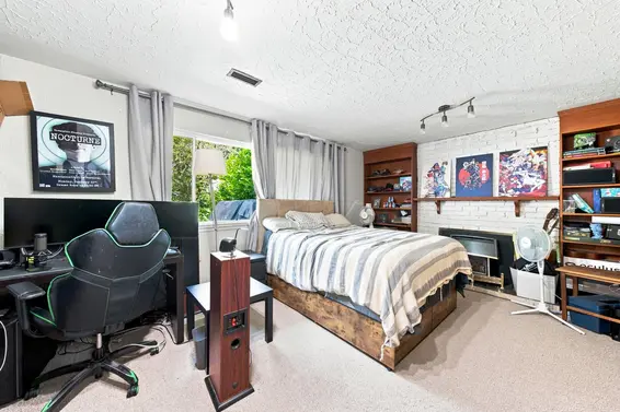 1033 Clements Avenue, North Vancouver For Sale - image 21