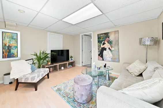 1033 Clements Avenue, North Vancouver For Sale - image 23