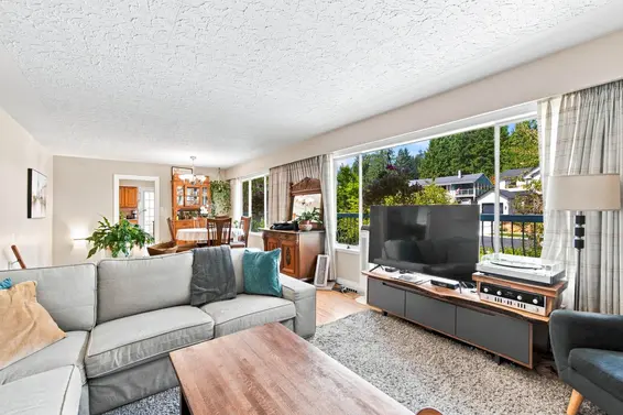 1033 Clements Avenue, North Vancouver For Sale - image 4