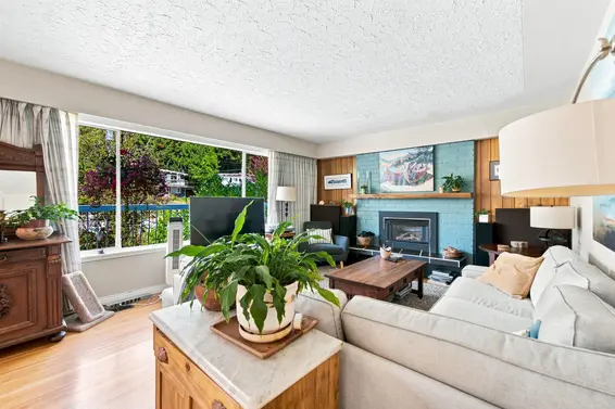 1033 Clements Avenue, North Vancouver For Sale - image 5
