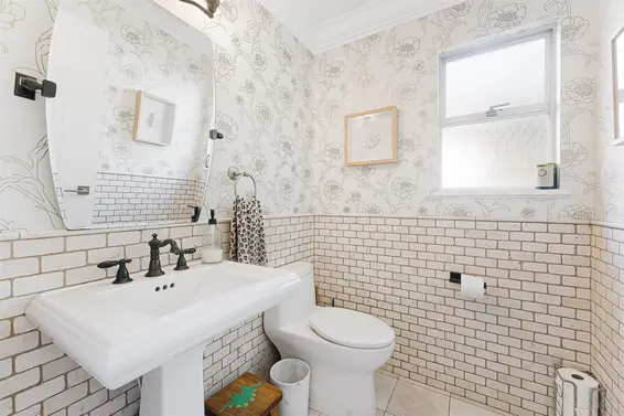 3968 Frames Place, North Vancouver For Sale - image 13