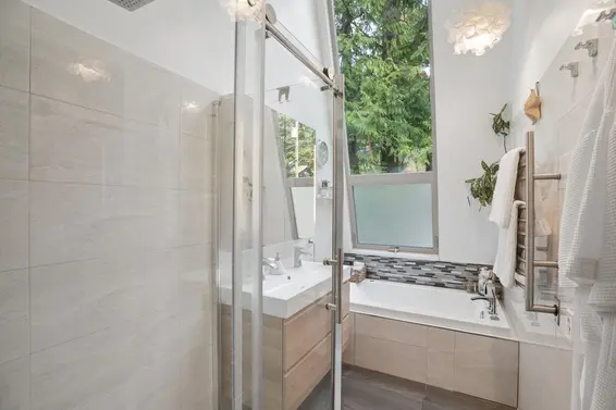 5781 Cranley Drive, West Vancouver For Sale - image 28
