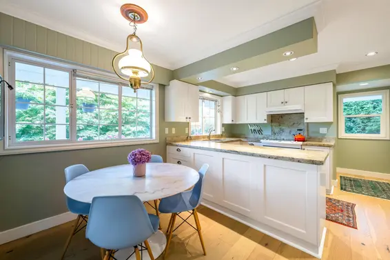 5560 Greenleaf Road, West Vancouver For Sale - image 12