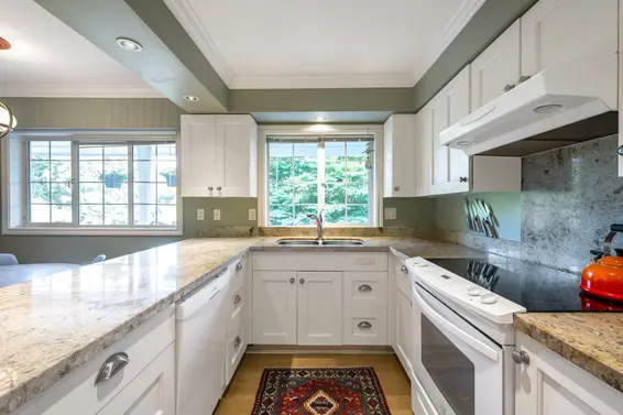 5560 Greenleaf Road, West Vancouver For Sale - image 14