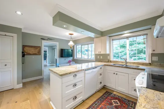 5560 Greenleaf Road, West Vancouver For Sale - image 16