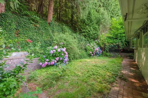 5560 Greenleaf Road, West Vancouver For Sale - image 34