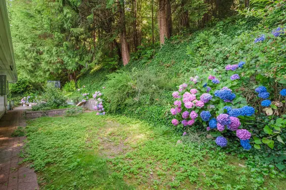 5560 Greenleaf Road, West Vancouver For Sale - image 37