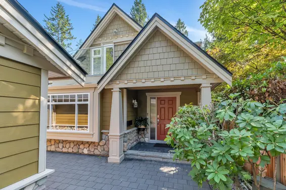 950 Seymour Boulevard, North Vancouver For Sale - image 2