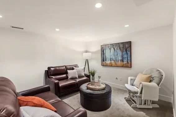 2307 Mountain Highway, North Vancouver For Sale - image 19