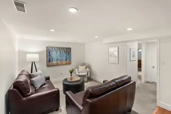 2307 Mountain Highway, North Vancouver For Sale - image 20